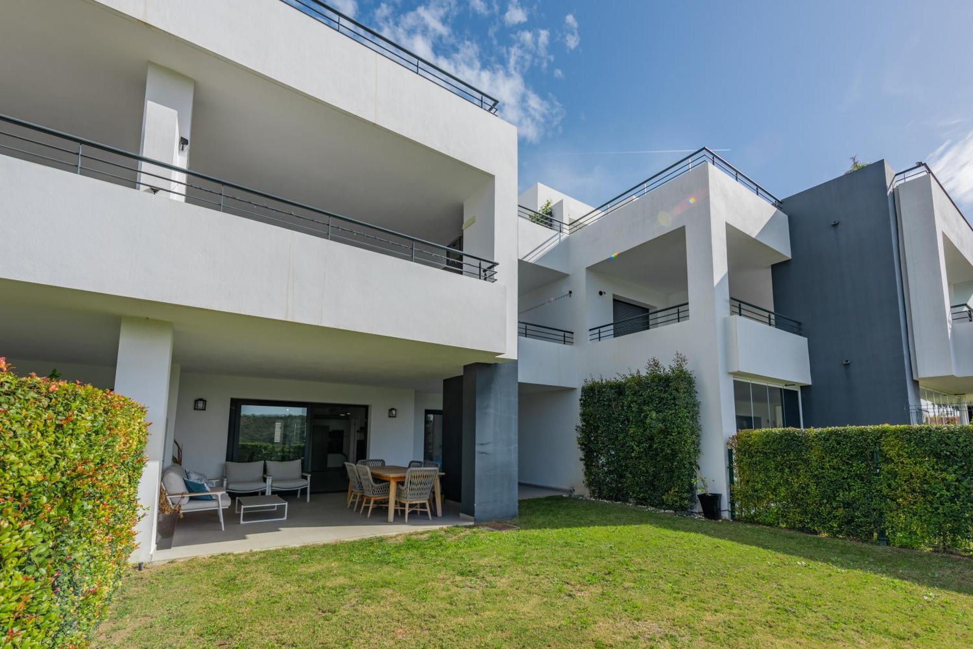 Top Casares Golf Apartment Bagian luar foto